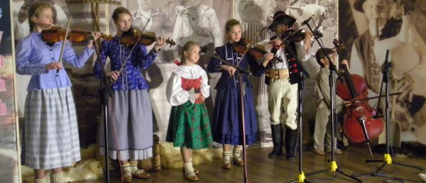 KONCET FINALISTÓW  - XXIIII Posiad Gawędziarskcich i XXV  Konkurus Gry na Unikatowych Instrumentach Ludowych