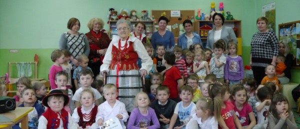 Przedszkolaki poznają historię KGW Radziechowy