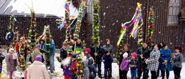 Palmy Wielkanocne w zimowej scenerii - Juszczyna 2012