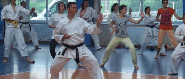 W wieprzu szef komisji oświaty i sportu szkolił karateków