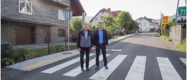 ZAKOŃCZONO PRZEBUDOWĘ DROGI POWIATOWEJ W BYSTREJ