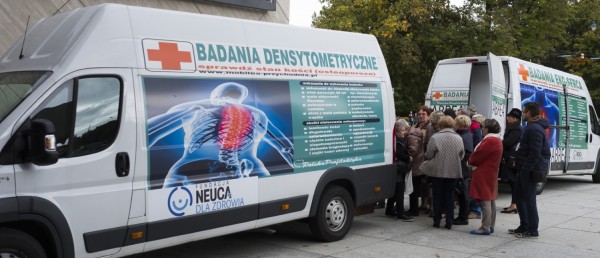 Osteobus odwiedzi Brzuśnik! Fundacja NEUCA dla Zdrowia rozpoczęła akcję bezpłatnych badań profilaktycznych.