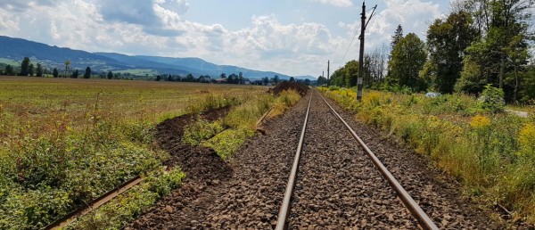 Prace rewitalizacyjne na szlaku kolejowym Żywiec - Węgierska Górka przebiegają zgodnie z planem.