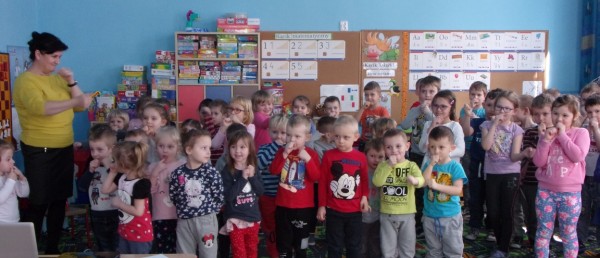 Co góralowi w duszy gra? Przedszkolaki poznają historię Orkiestry Dętej w Radziechowach