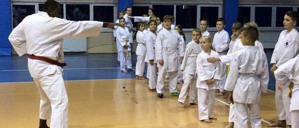 OŻYWCZA  LEKCJA  AFRYKAŃSKIEGO KARATE W ''ARAWASHI''