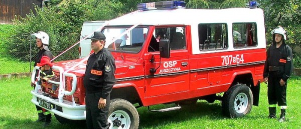 Poświęcenie nowego samochodu dla OSP w Juszczynie