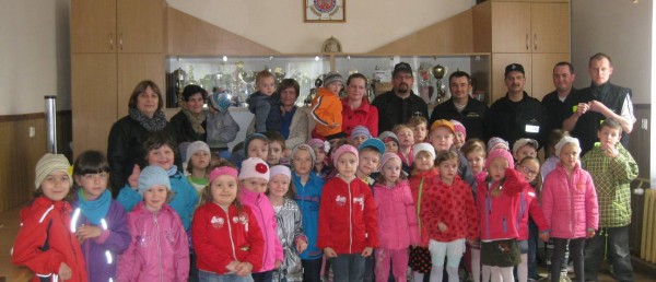 Spotkanie strażaków OSP w Radziechowach z przedszkolakami