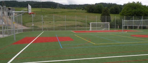 Boisko Wielofunkcyjne z trawy syntetycznej w Juszczynie