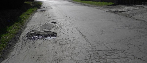 Droga główna przez Brzuśnik