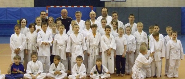 Profesor medycyny i młodzi adapci karate