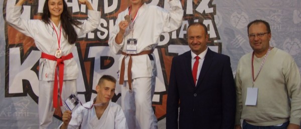 Dziewczyny z Arawashi też lubią brąz