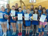 Mistrzynie powiatu mini piłki siatkowej z Zespołu Szkół im. ks. prał. Stanisława Gawlika  w Radziechowach